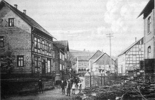 Dorfstraße in Nuttlar um 1900