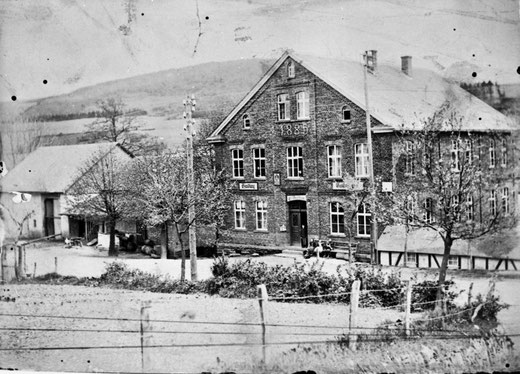 Der "Gasthof zur Post" in Cobbenrode um 1890 ist aus dem ehemaligen Schade-Hof hervorgegangen.