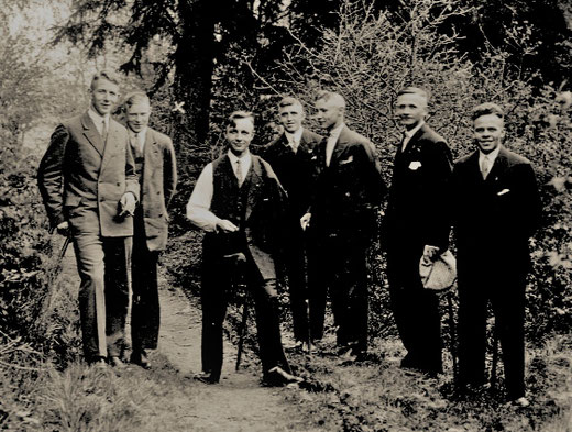 Kolpingbrüder 1933/34: v.l. Jos. Keggenhoff, Josef Krick, Joh.Schmitte, Wilh. Schulte, Ferdi Schmitte, Heinr. Eickeler, Franz Keite
