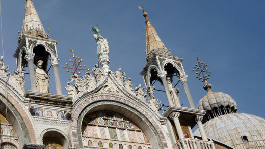 Das Dach der Markuskirche, der Chiesa di San Marco  