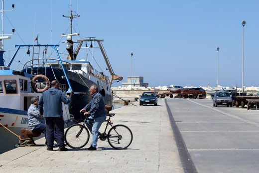 Im Hafen. Trapani hat eine große Fischereiflotte.