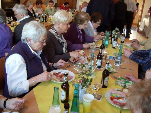 Das Essen schmeckt den 'Neuen' - Foto: HPD