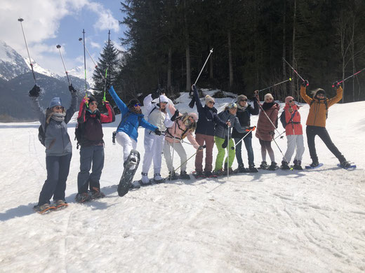 Frauenpower und Glückseligkeit beim Schneeschulaufen im Gadmertal