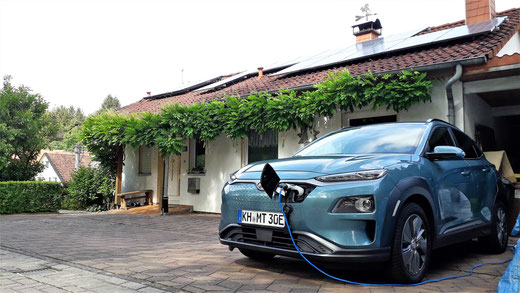 Hyundai Kona am ICCB bzw. "Ziegel" mit PV-Strom laden. 