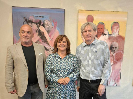 Rudolf Ingruber, Bürgermeisterin Erika Rogl und Michael Hedwig bei der Eröffnung im Haus de Calce Mitte Juli. Foto: Gemeinde Kals