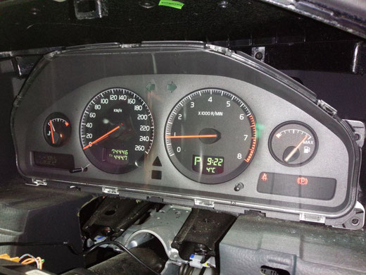VOLVO V70 メーター動かない 修理 - 村岡カーユニットリペア VOLVO V70 メーター動かない 修理 - 村岡カーユニットリペア