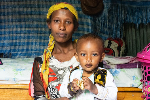 Hiwot ist eine der Mütter, die im April 2022 neu bei ilanga gestartet ist. Eyoab (15 Monate) verbringt seine Tage im daycare.