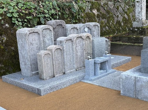 後方部 先祖墓竿石のみ据付け（14竿）