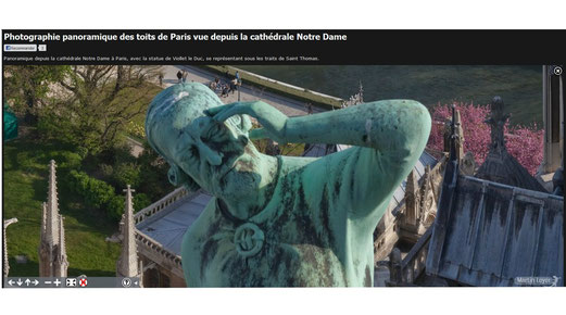 Zoom à partir du panoramique pris depuis la cathédrale Notre Dame à Paris, avec la statue en bronze de Viollet-le-Duc, se représentant sous les traits de Saint Thomas.