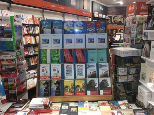 "Immagine & Poesia" on sale in a bookstore dowtown - Torino