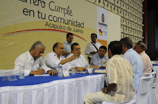 Angel Aguirre.-Gobernador del Estado de Guerrero en una de sus audiencias publicas en el estado