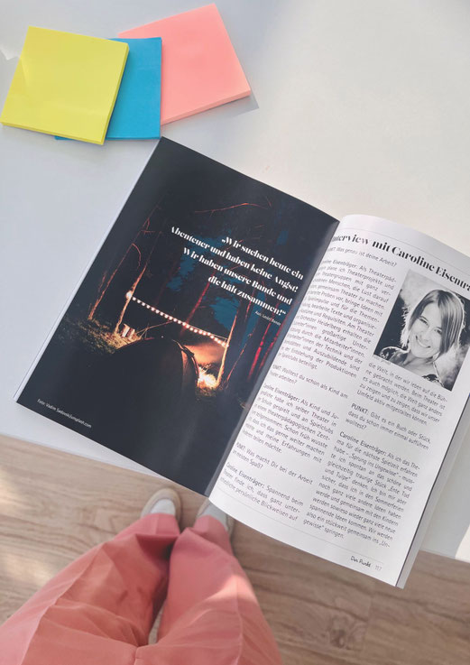 Aufgeschlagenes Magazin des Montessori Zentrums mit Interview-Layout und Bildredaktion – Beispiel für Chefredaktion, Textgestaltung und Magazindesign.