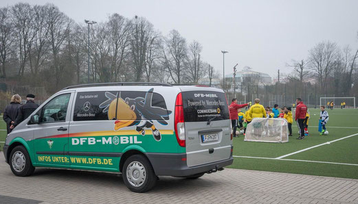 DFB-Mobil Besuch mit F1-Training an der Pelmanstraße, 19.03.2015. - Foto: r.f.