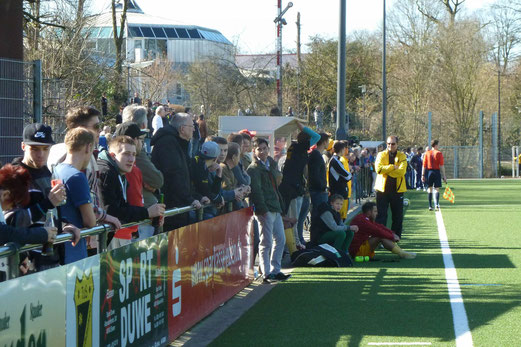 Erste Mannschaft gegen TuS 84/10 (2:0), Pelmanstraße, 08.03.2015. - Foto: mal.