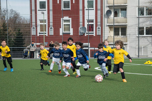TuS Bambini 2 bei FC Saloniki-EFV 2 (4:2), Hövelstraße, 07.03.2015. - Foto: r.f.