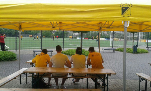 Saisonfinale an der Pelmanstraße, TuS Zweite Mannschaft gegen JuSpo E.-West. - Fotos: cll (1-3), ings (4-7).