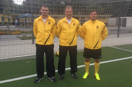 V.l.n.r.: Mario Begett (Obmann), Christian Rolnik (Trainer), Mike Weinert (Co-Trainer) - Foto: uwei.