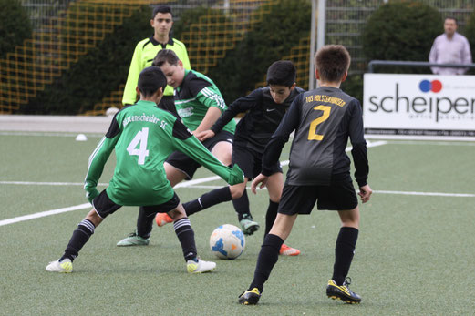 TuS D1-Jugend im Testspiel gegen den Rüttenscheider SC. - Fotos: pad.