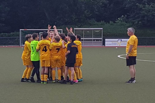 TuS D1-Jugend Turniersieger beim TuSEM. - Fotos: meng.