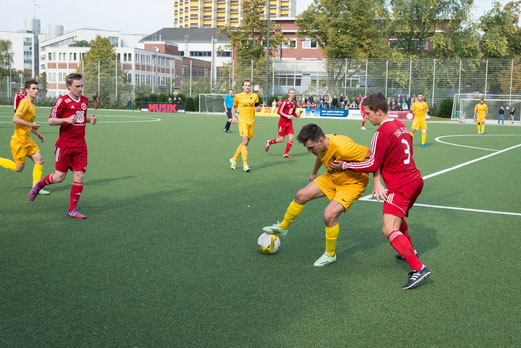 Erste Mannschaft im Spiel gegen TuSEM (0:1), Pelmanstraße, 04.10.2015. - Fotos: r.f.