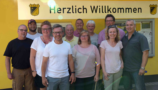 Der TuS Jugendvorstand v.l.n.r. Ralf Fröhlich, Tobias Wunderlich, Melanie Lohmann, Mirko Meier, Reiner Rödel, Marco Genzel, Brigitte Barleben, Dirk Gruhs, Rainer Küpper, Anette Schwarz und Alex Peters.
