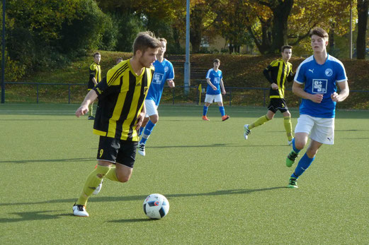 TuS A-Jugend im Auswärtsspiel bei ESG 99/06 an der Hubertusburg. - Fotos: mal.