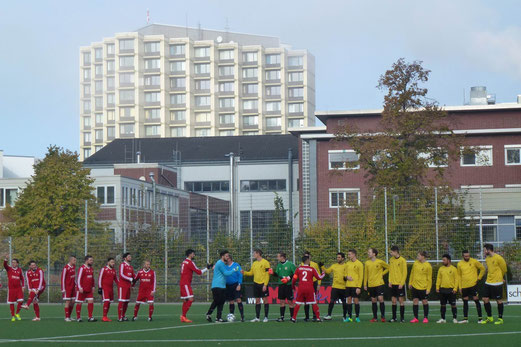 TuS Dritte Mannschaft im Spiel gegen SC Türkiyemspor II. - Fotos: mal.