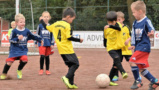 TuS Bambini 1 (G1) im Auswärtsspiel an der Wendelinstraße in Leithe. - Fotos: dabu.