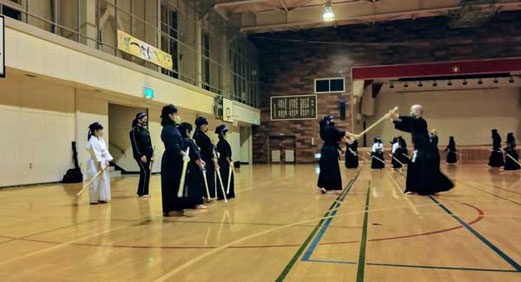基本組の剣士たち。剣道着・袴・垂れを着けてお稽古出来る剣士が増えました。