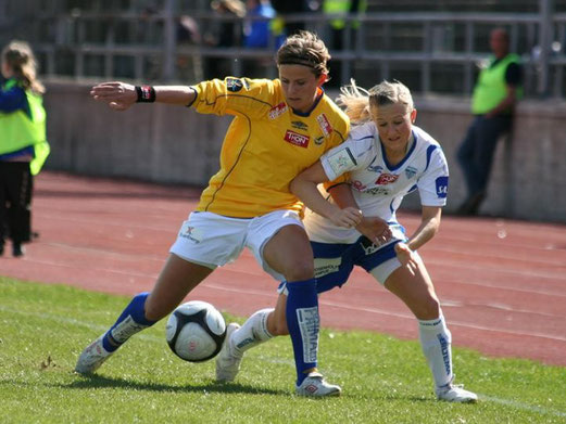 Trondheim Kristin Lie (left), which was the best player of the day, in a duel with striker Kolbotn-Line Smørsgård