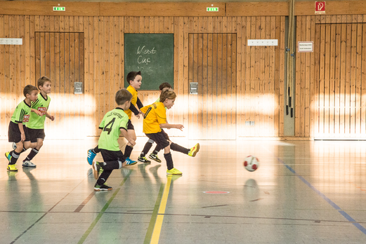 TuS Bambini 1 bei der Hallenwinterrunde, hier im Spiel gegen SuS Haarzopf. - Foto: r.f.