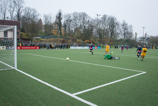 Erste Mannschaft gegen SG Schönebeck (5:0), Pelmanstraße, 30.11.2014. - Foto: r.f.