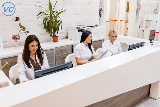Mitversicherung der angestellten Mitarbeiterinnen und Mitarbeiter