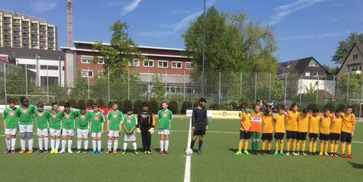 TuS D2-Jugend im Spiel gegen die D2 des SC Phönix. - Fotos: mz.