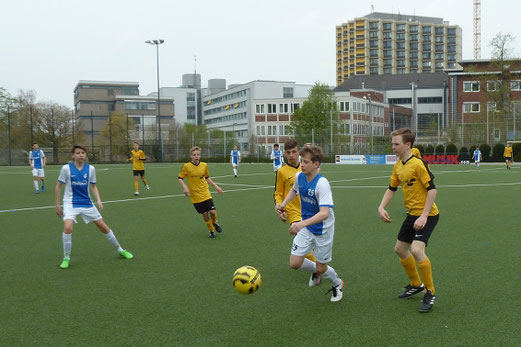 TuS C1-Jugend im Testspiel gegen die C2 des VfB Waltrop. - Fotos: mal.