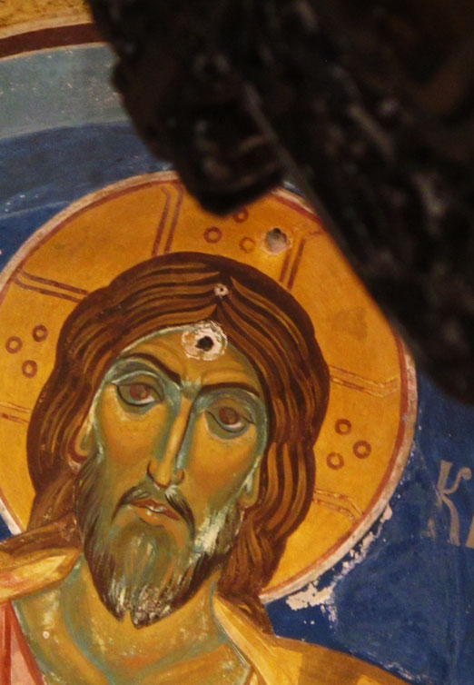 11. August 2015 - Jesus in einer orthodoxen Kirche. Zur Zeit des Kommunismus gezielt erschossen (Belgrade)