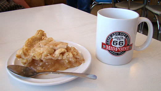 Ein Stück Apfelkuchen (Ugly Crust) gehört traditionsgemäss zum Midpoint-Besuch.