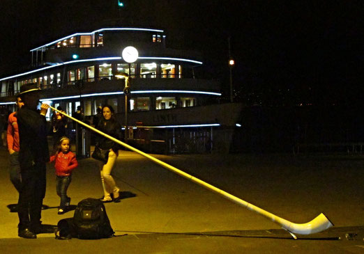 Zürich, Nacht, Schiff Limat, Alphornbläser