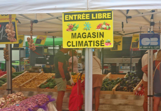 20. Juli 2025 - Markt im Freien. Klimatisiert von der Sonne!