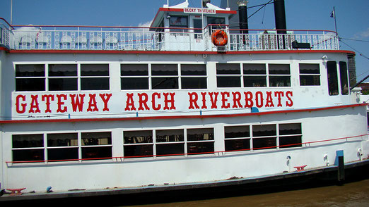 Highlight ist eine Flussfahrt auf dem Mississippi mit einem Raddampfer