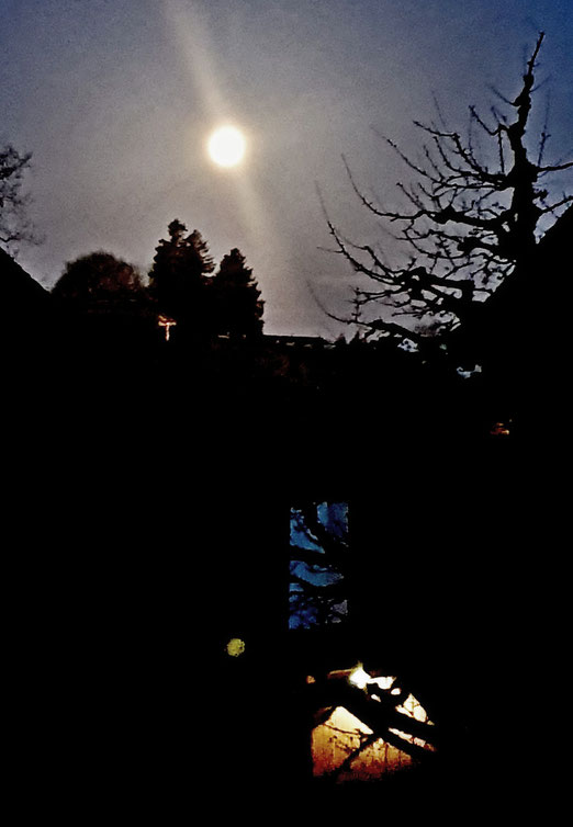 06. April 2023 - Der erste Vollmond nach Frühlingsbeginn. Deshalb ist am nächsten Sonntag Ostern.