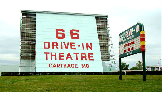 In Europa fast unbekannt - Ein Drive-In Theatre (Ein Autokino) ausserhalb von Carthage