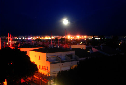 26. Juli 2012 - Wenn es Nacht wird im Hafen