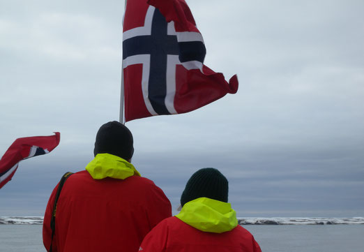 14. Mai 2024 - Zurück bei der Bäreninsel (Bjørnøya). Ein Gruss an die 12 einsamen Menschen auf der Wetterstation.