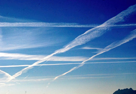  02. September 2023 - Himmelszeichen oder Flugspuren?