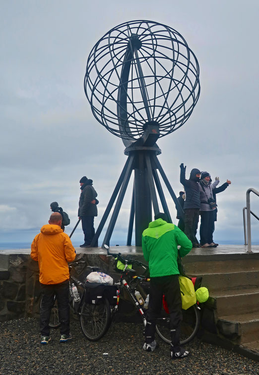 25. September 2019 - Sie sind mit dem Velo da! Am Nordkapp, dem nördlichsten Punk des Kontinents.