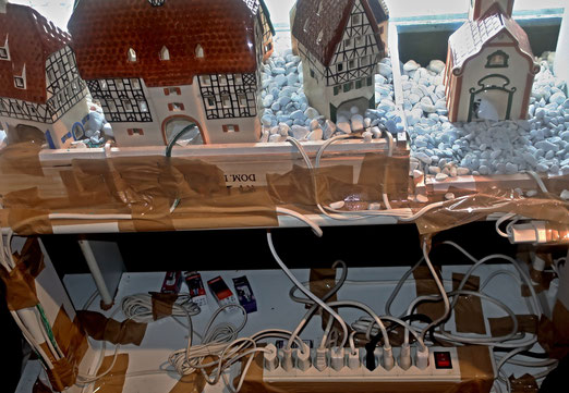 28. Dezember 2021 - Alles hat seine Rückseite. Auch ein Weihnachtsfenster.