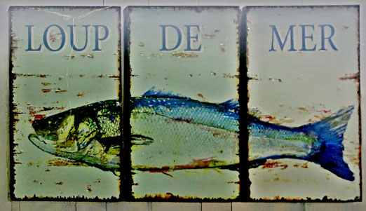 22. Juli 2025 - 1 frischer Loup de Mer (ca. 1,5 kg), 4 Esslöffel Olivenöl, Saft einer Bio-Zitrone, Esslöffel frischer Estragon, Salz und Pfeffer 