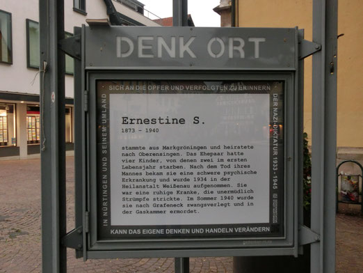 DenkOrt Nürtingen, Erinnerung derzeit an Ernestine S., Foto: Anne Schaude, kann größer geklickt werden.