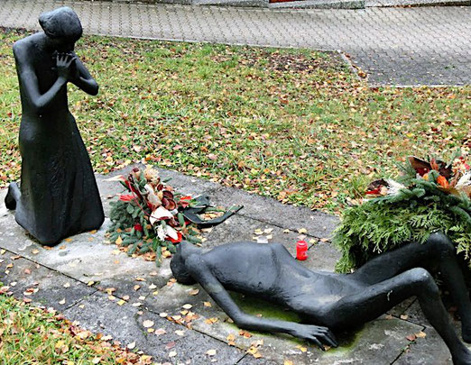 Gedenkstätte auf dem Friedhof in Rudersberg, Fotos A. Schaude, November 2016